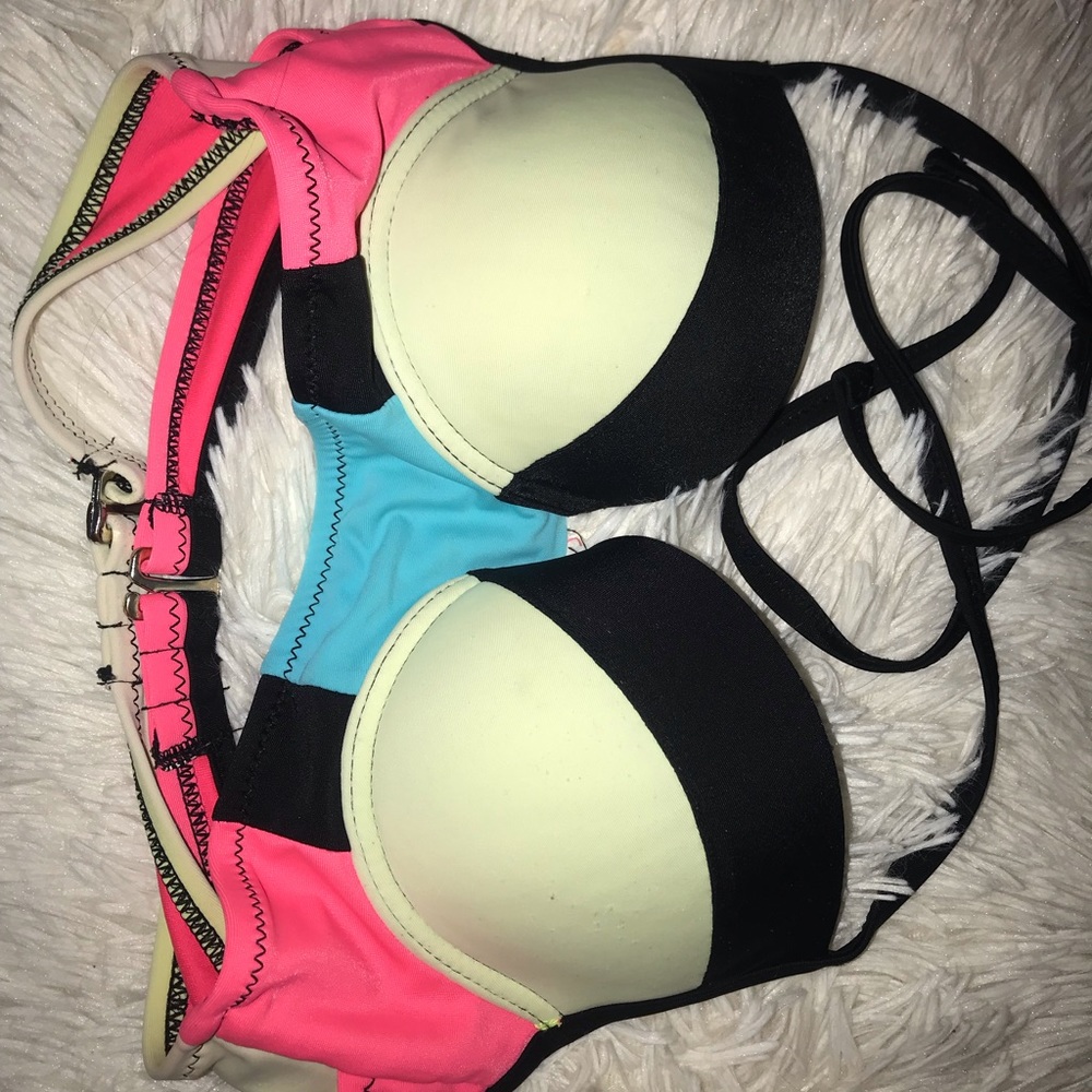 Baiting suit top.